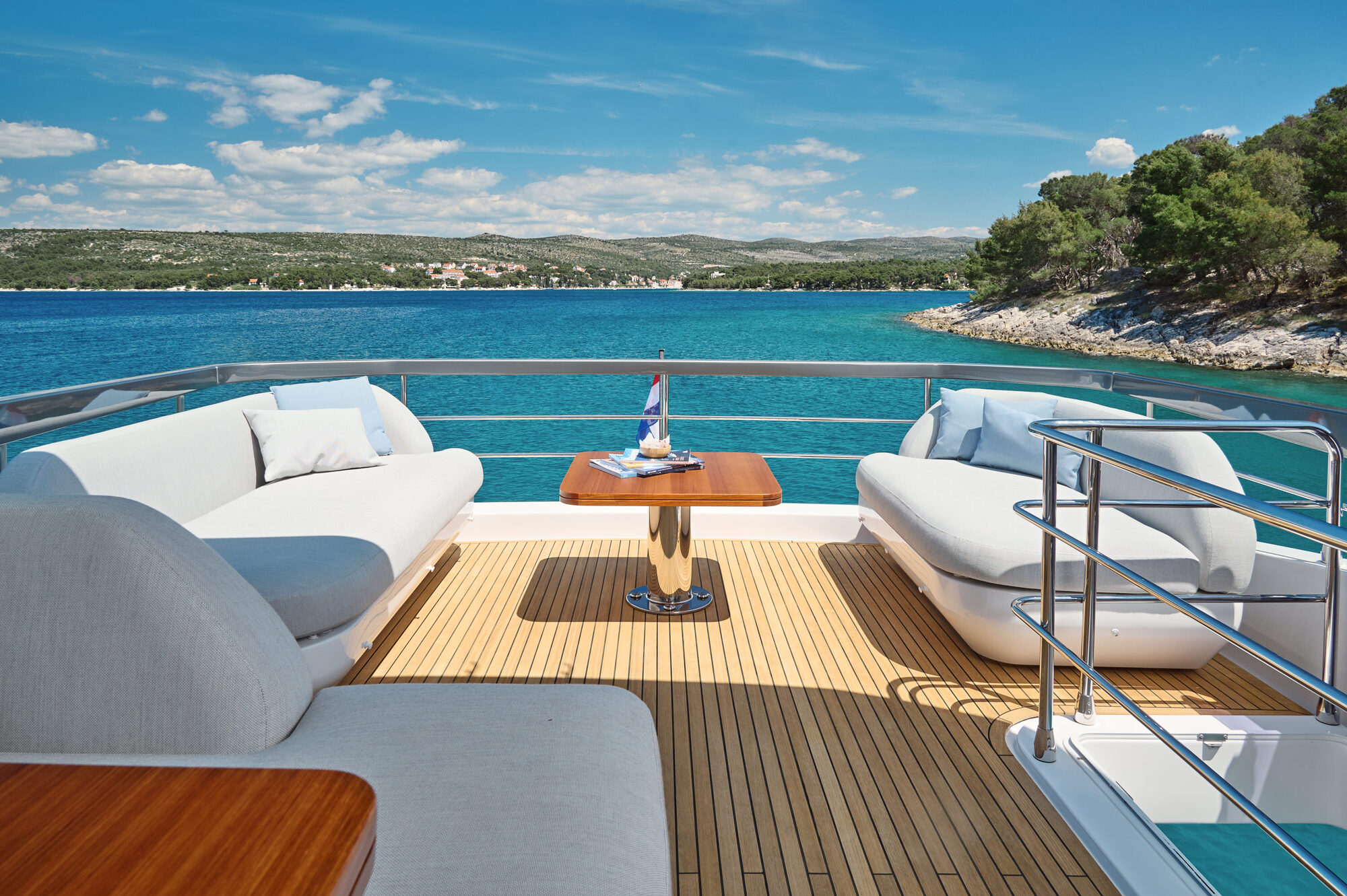 Flybridge lounge and sunbeds under the hardtop
